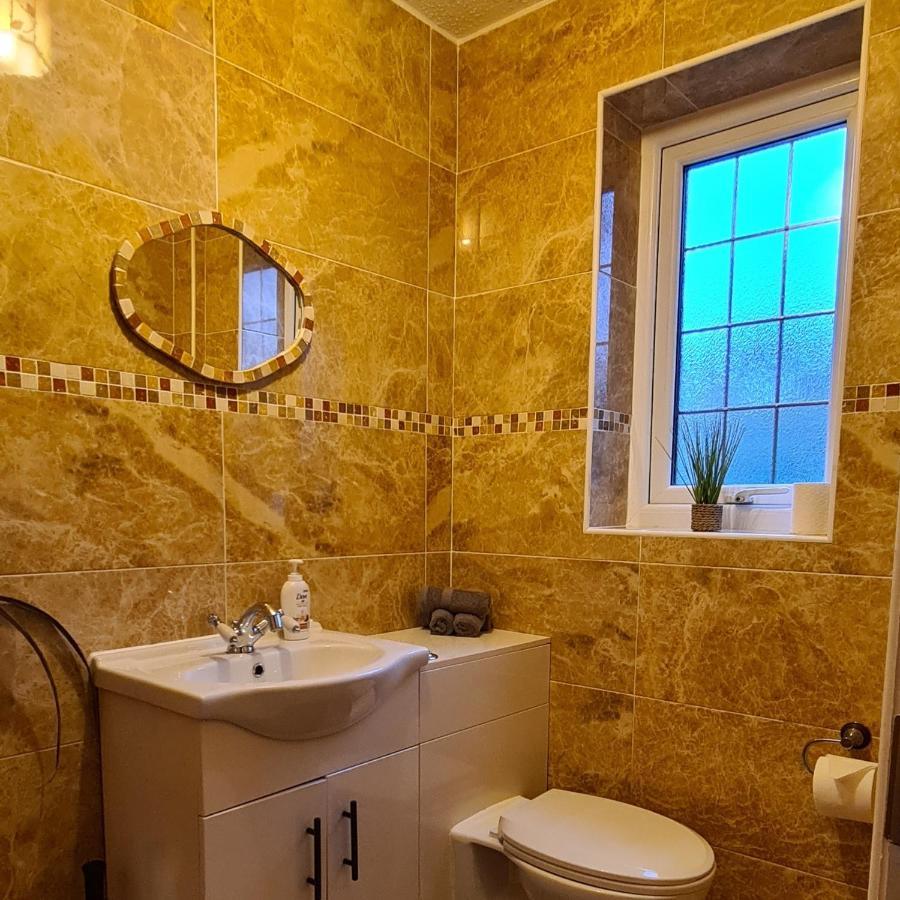 Spacious, 5 Bed House For 9 In Chester Zewnętrze zdjęcie
